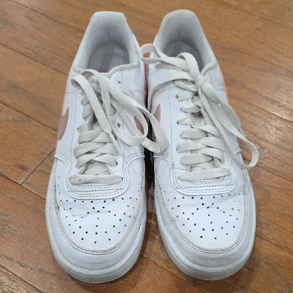 Nike Women's White and Light Pink Sneakers - Picture 2 of 4